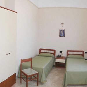 Pokój z dwoma pojedynczymi łóżkami